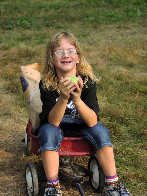apple-picking-ashley-01